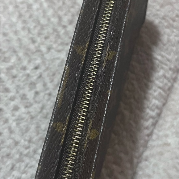 LOUIS VUITTON Monogram Toiletry/Cosmetic Pouch - Picture 11 of 14